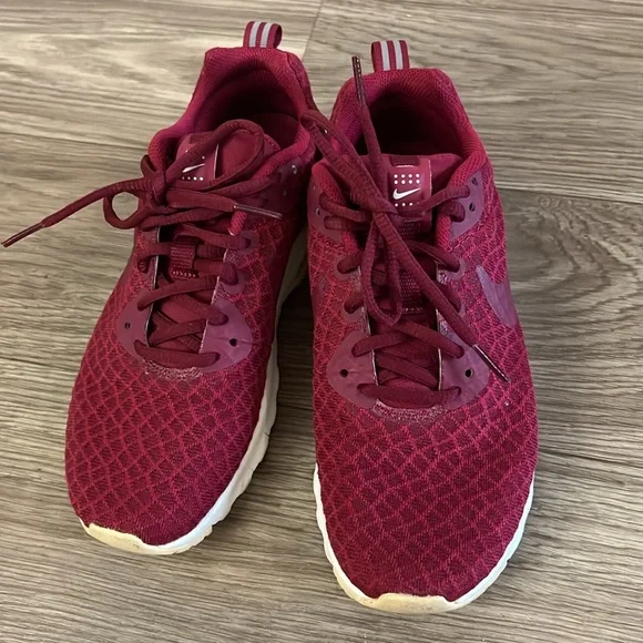 Nike AIR MAX Motion Women’s 6.5 Red Wine White - Picture 1 of 12